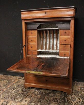 Mobile secretaire del XIX secolo da restaurare