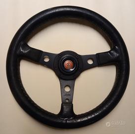Volante sportivo d'epoca LUISI in pelle 