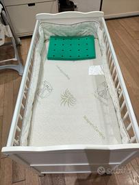 Lettino legno, paracolpi e materasso con cuscino