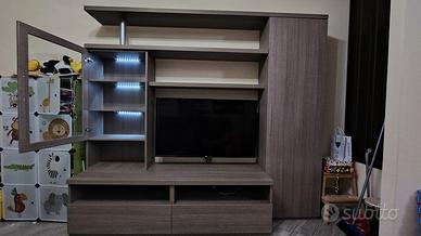 Soggiorno con tavolo coordinato