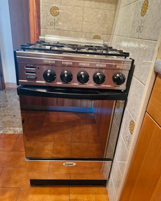 Cucina a gas Xper con forno e 4 fuochi