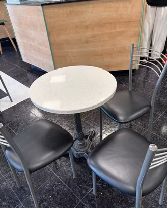 Tavoli e sedie bar