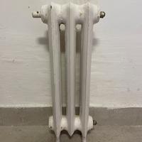 Termosifone vintage con piedini modernariato
