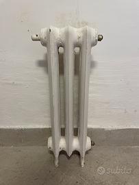 Termosifone vintage con piedini modernariato