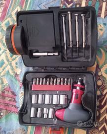 Kit attrezzi più torcia  vintage
