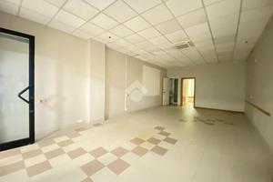 NEGOZIO A AZZANO SAN PAOLO