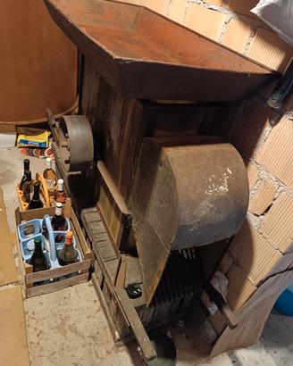 vecchia pigiatrice per uva