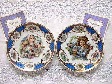 2 Piatti Favole. Porcellana Limoges 1983.