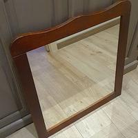 Specchio con cornice in legno