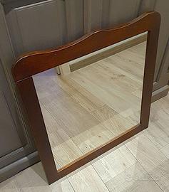 Specchio con cornice in legno