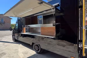Autonegozio paninoteca ambulante food Truck