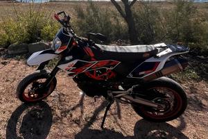 KTM 690 SMC R - AKRAPOVIC PATENTE A2