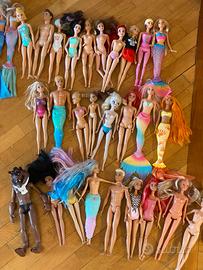 Assortimento ~40 bambole Barbie+ incluso armadio