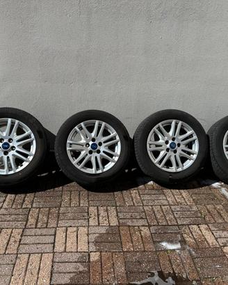 pneumatici, gomme auto estivi con cerchi in lega