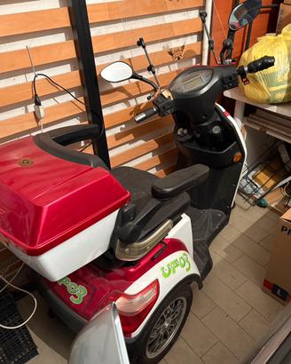 Scooter tre ruote elettrico x disabili
