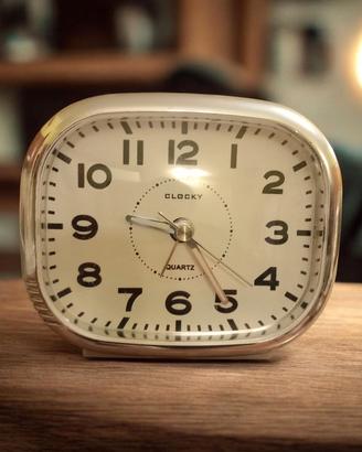 orologio sveglia da tavolo al quarzo