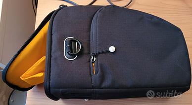 Custodia-borsa per macchina fotografica con tele.