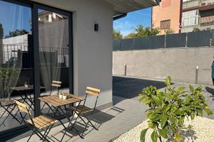 Villa nuova costruzione arredata con giardino