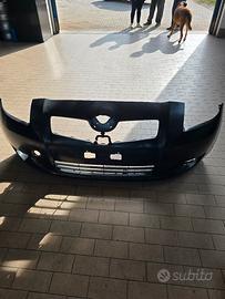 Paraurti nuovo da verniciare per toyota yaris 2006