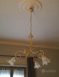 Lampadario in ferro battuto e vetro