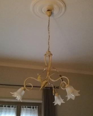 Lampadario in ferro battuto e vetro