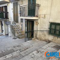 Monreale - 3 Vani + box auto da ristrutturare.