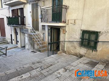 Monreale - 3 Vani + box auto da ristrutturare.