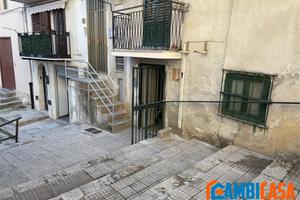 Monreale - 3 Vani + box auto da ristrutturare.