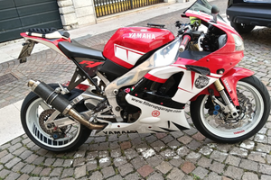 Yamaha r1
