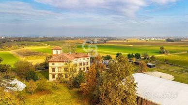 Villa di 3000 m² con più di 5 locali e box auto a 