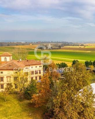 Villa di 3000 m² con più di 5 locali e box auto a 