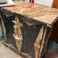 Mobile realizzato in pietre da taglio pregiate