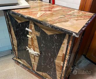 Mobile realizzato in pietre da taglio pregiate