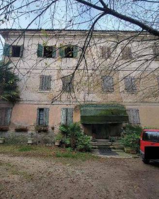 Immobile in asta di 1202 m² con più di 5 locali a 