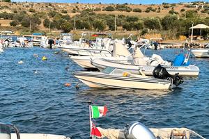 Motoscafo Glastron V 142