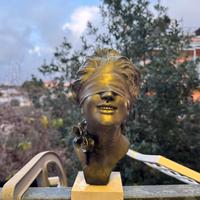 Testa di bronzo dea bendata