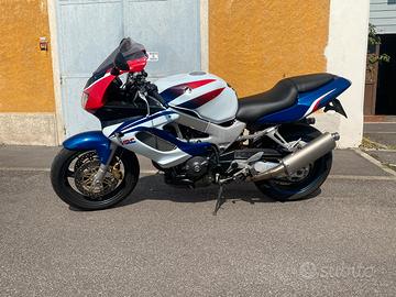 VTR 1000 F