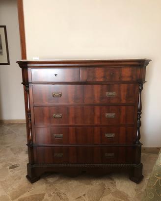 Cassettone in noce antico  da camera da letto