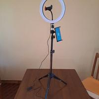 Treppiede portatelefono con flash