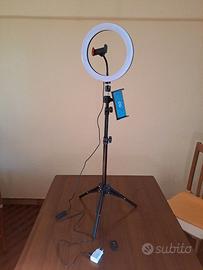 Treppiede portatelefono con flash