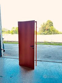 Porte in legno 80 x 210cm con telaio e maniglia