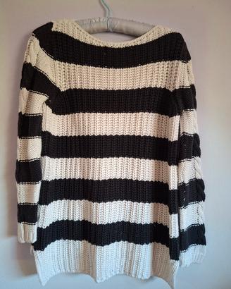 Pullover donna a righe bianche e  blu .