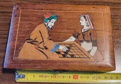 Scatola portagioie in legno con figure orientali - Collezionismo In vendita  a Cremona