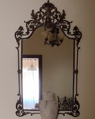 Splendido specchio in ottone brunito