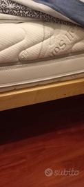 Letto a doghe e materasso memory