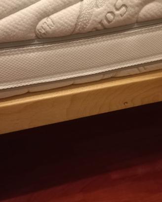 Letto a doghe e materasso memory