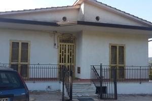 Atripalda soluzione con ampio giardino