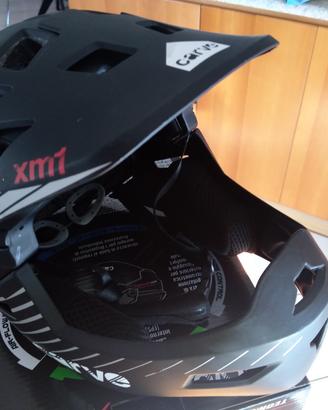 Casco ciclo con mentoniera 