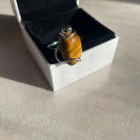 Anello con pietra occhio di tigre