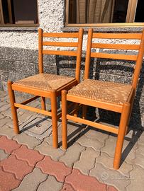 Coppia di sedie in legno
